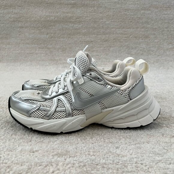 Nike V2K Run Sneakers Shoes 7.5 - Picture 1 of 9
